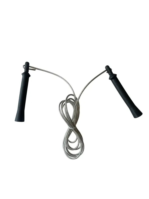 Corde à sauter avec âme en acier et poignées en plastique