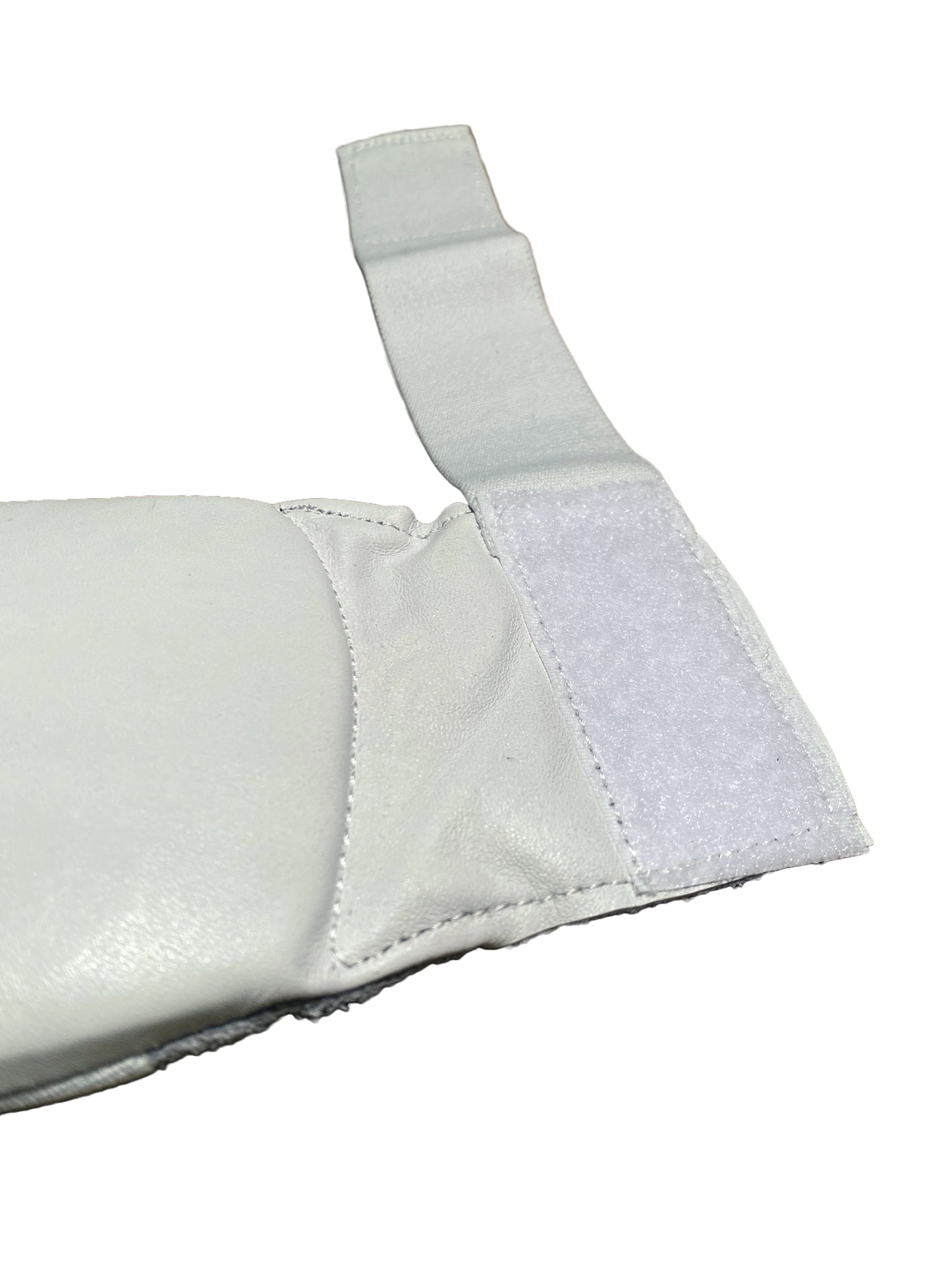 Protège-poignets de karaté TEKKA BUDO blancs plats - Mitaines en cuir véritable - Passants pour les doigts avec bande élastique