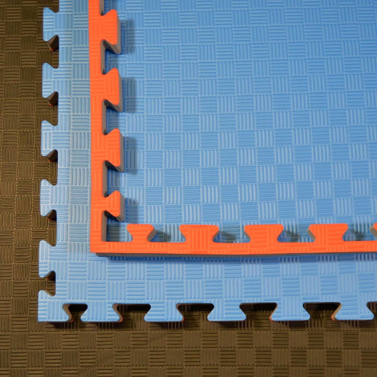 Tapis d'arts martiaux TEKKA BUDO SET - rouge-bleu - 100 x 100 x 4 cm - Bords emboîtables - Tapis réversible, tapis d'entraînement - Judo, Karaté, Ju-Jutsu, Taekwondo