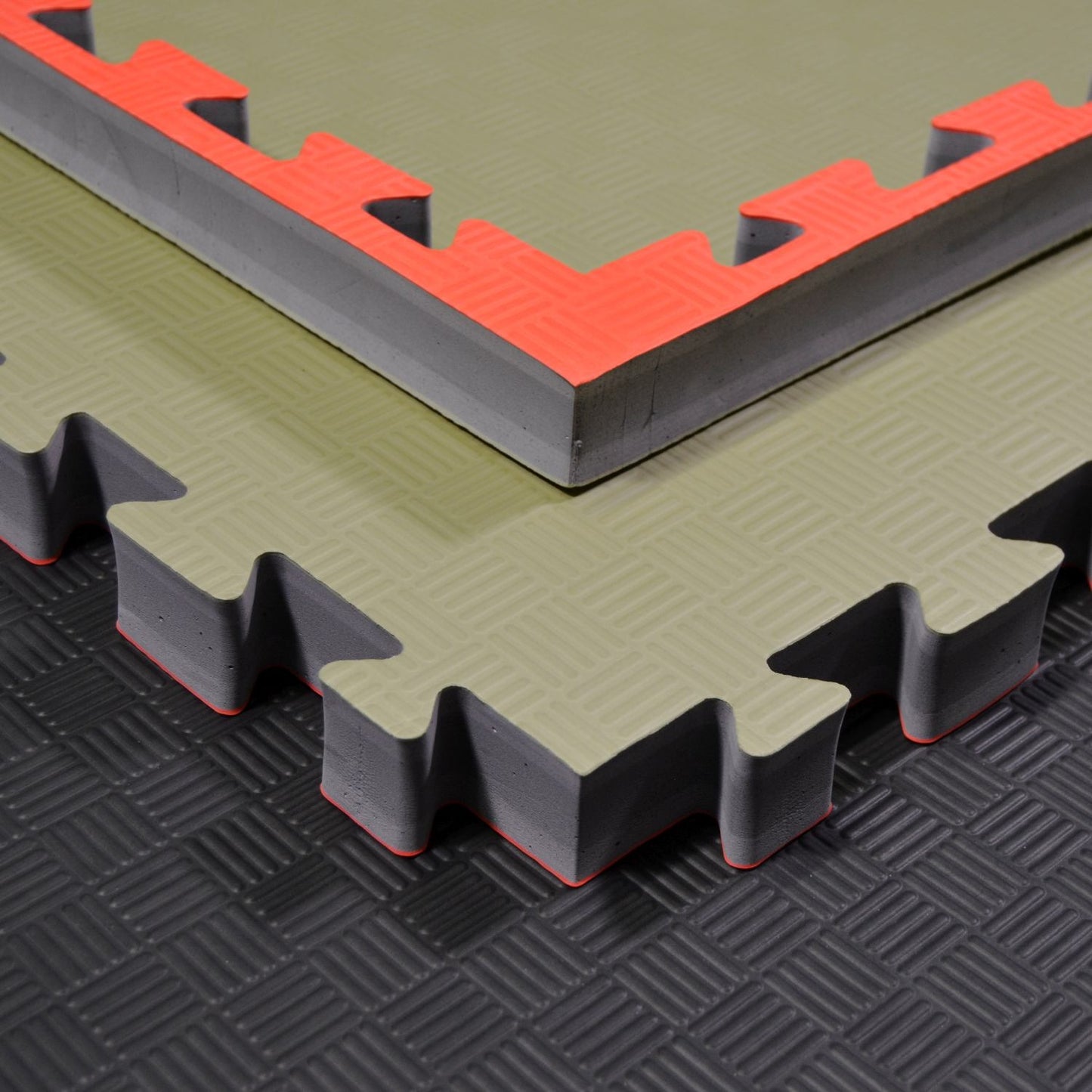 Tapis d'arts martiaux TEKKA BUDO Rouge-Vert - 100 x 100 x 4 cm - Bords dentelés - Tapis réversible, Tapis d'entraînement - Judo, Karaté, Ju-Jutsu, Taekwondo