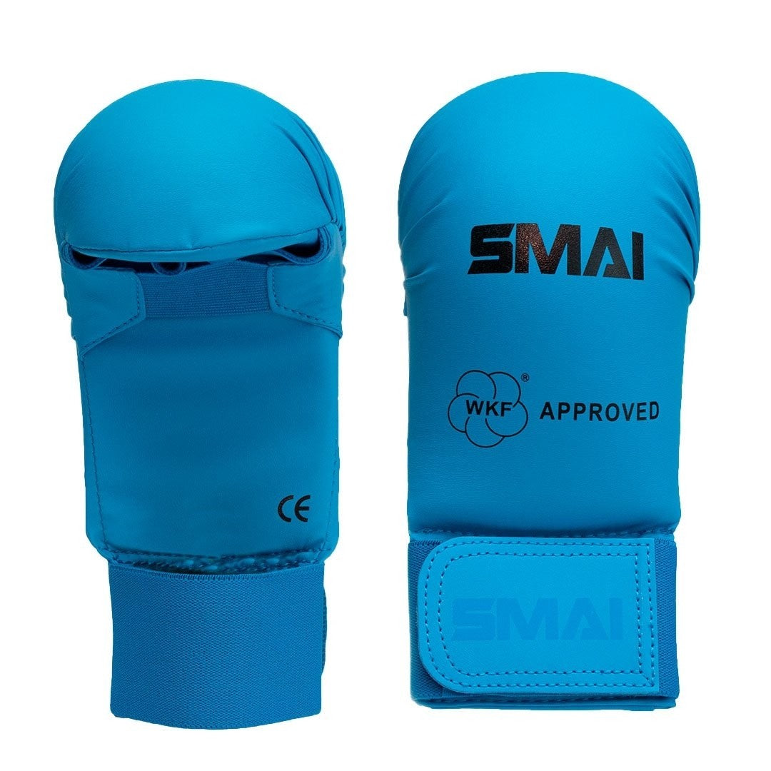 Protège-mains de karaté SMAI WKF sans pouce bleu, coupe ergonomique – avec fermeture velcro