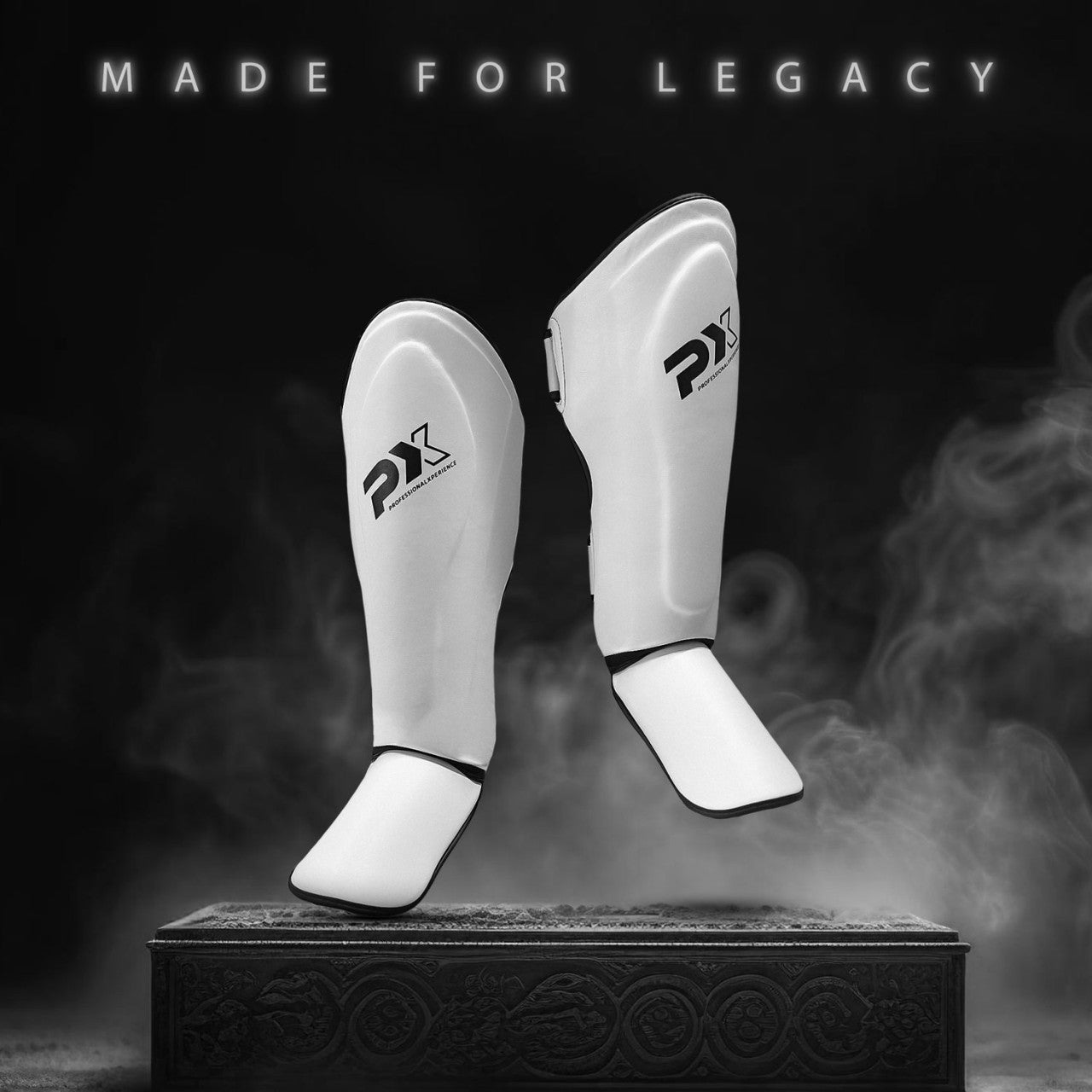 Protège-tibias PX FIGHT PRO en cuir synthétique noir-blanc - Protections pour karaté, taekwondo, kickboxing - Arts martiaux