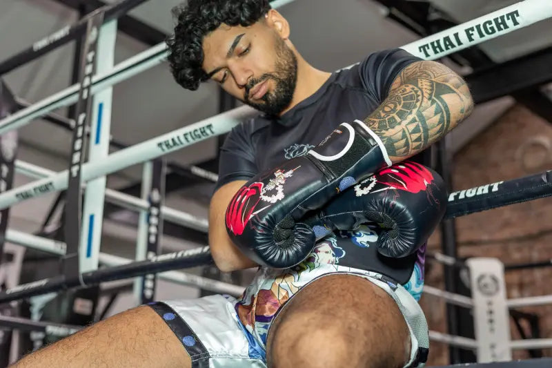 Gants de boxe Anime Athletics BAJURANGU GUN noir et blanc - Version ELITE