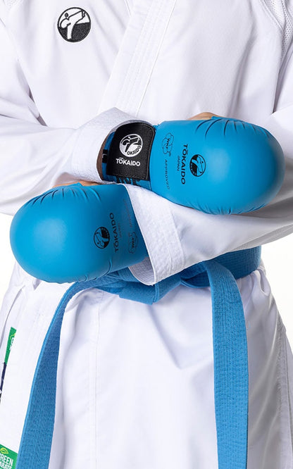 Protège-poings de karaté, TOKAIDO Kanji, WKF - Bleu