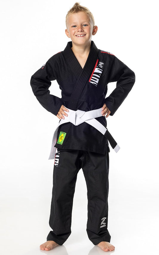 Combinaison de jiu-jitsu brésilien ZEBRA pour enfant, noire, avec veste, pantalon et ceinture blanche.
