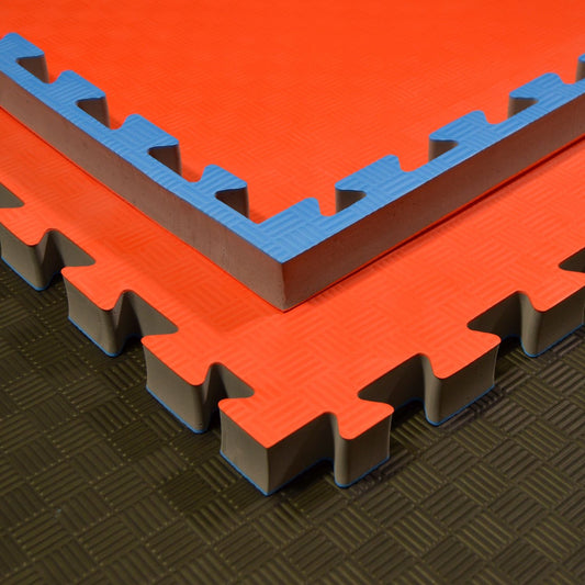 Tapis d'arts martiaux TEKKA BUDO Rouge-Bleu - 100 x 100 x 4 cm - Bords dentelés - Tapis réversible, Tapis d'entraînement - Judo, Karaté, Ju-Jutsu, Taekwondo