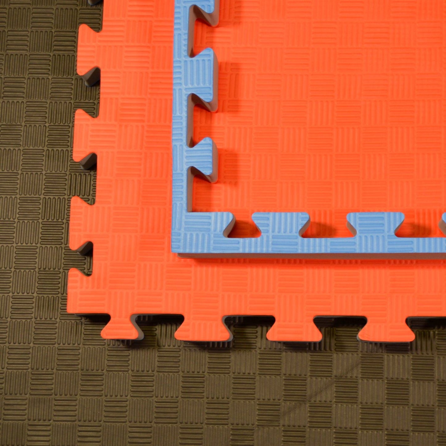 Tapis d'arts martiaux TEKKA BUDO SET - rouge-bleu - 100 x 100 x 4 cm - Bords emboîtables - Tapis réversible, tapis d'entraînement - Judo, Karaté, Ju-Jutsu, Taekwondo