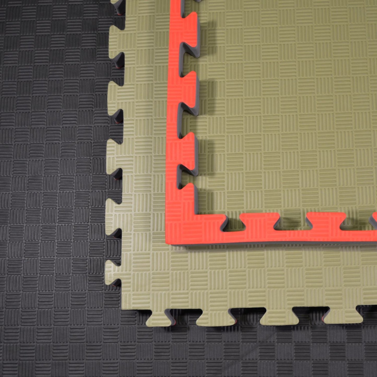 Tapis d'arts martiaux TEKKA BUDO SET - rouge-vert - 100 x 100 x 4 cm - Bords emboîtables - Tapis réversible, tapis d'entraînement - Judo, Karaté, Ju-Jutsu, Taekwondo